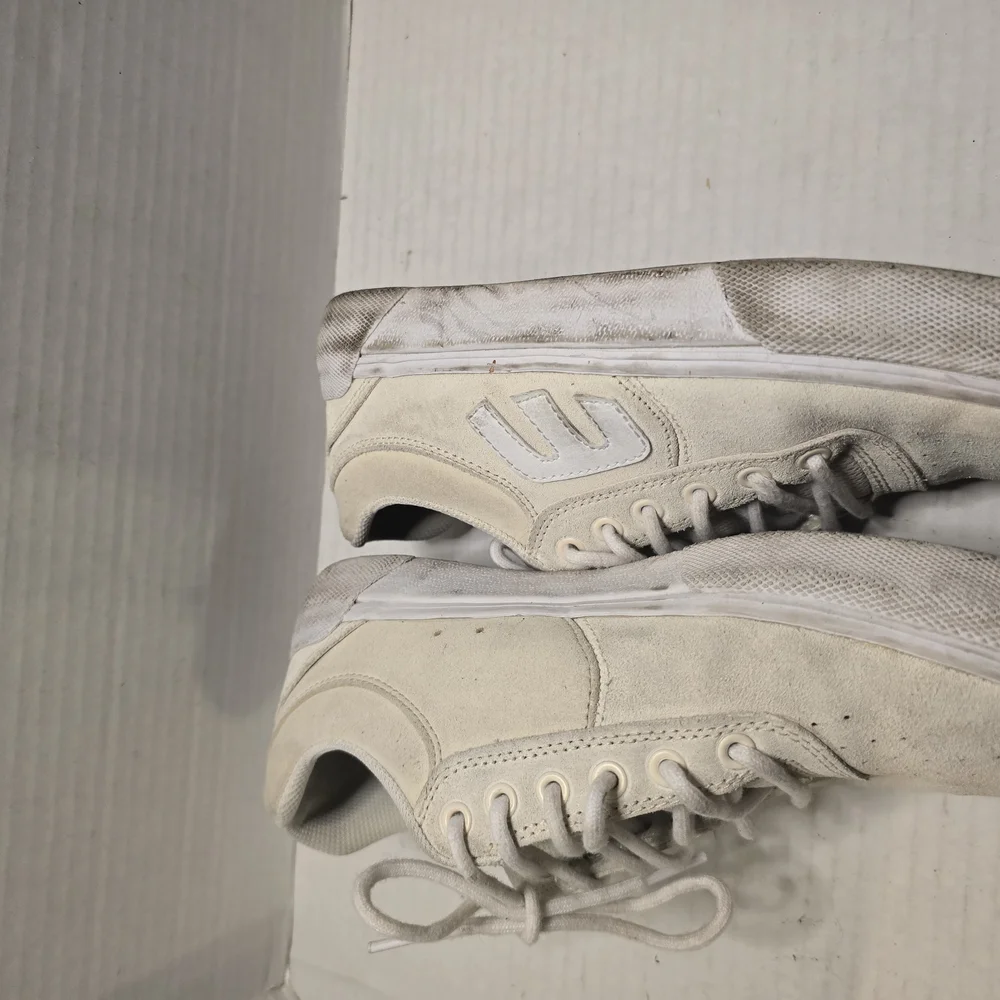 Etnes‎ White Sneakers with Textured Upper and Cushioned Sole